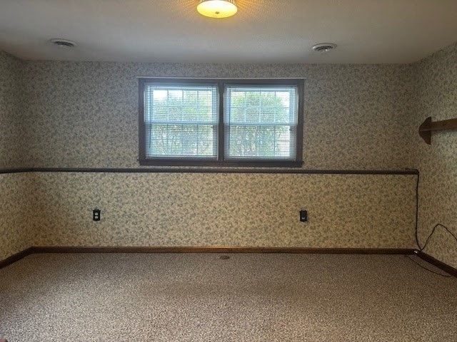 16 Watson St, Chicopee, MA 01020