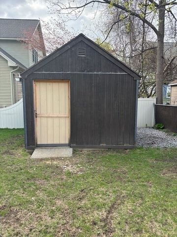 16 Watson St, Chicopee, MA 01020