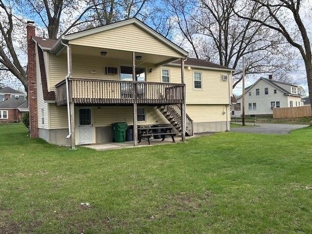 16 Watson St, Chicopee, MA 01020