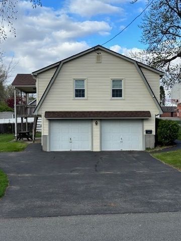 16 Watson St, Chicopee, MA 01020