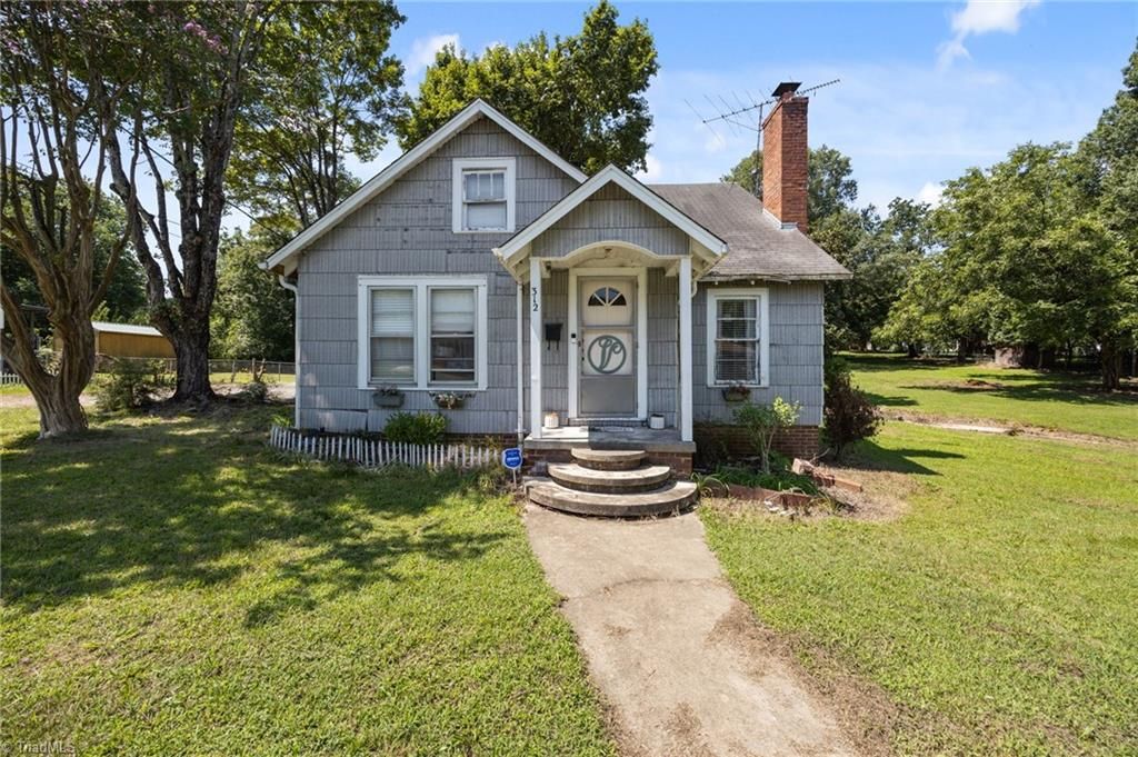 312 Woodlawn Drive, Thomasville, NC 27360