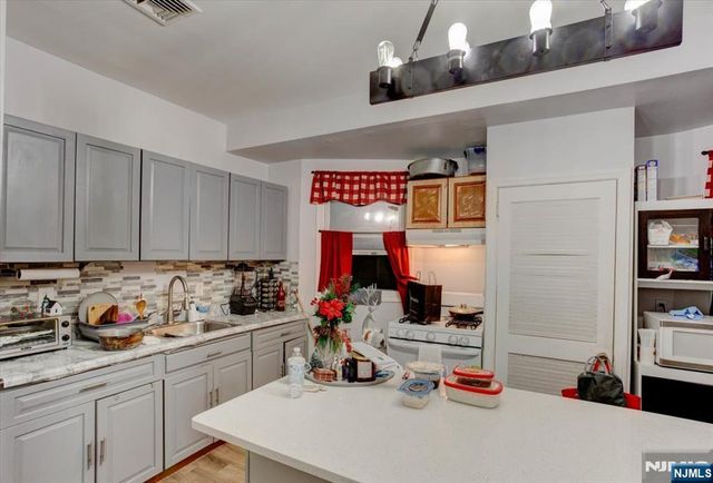 756-758 10th Street, Newark, NJ 07108