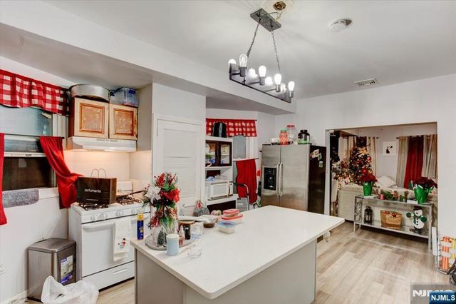 756-758 10th Street, Newark, NJ 07108