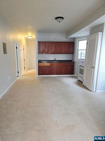 756-758 10th Street, Newark, NJ 07108