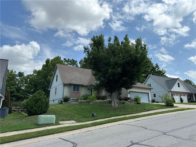 1103 SW Stonecreek Drive, Blue Springs, MO 64015