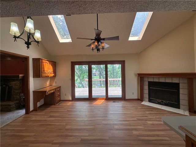 1103 SW Stonecreek Drive, Blue Springs, MO 64015