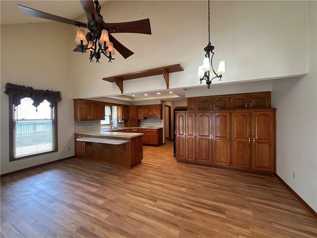 1103 SW Stonecreek Drive, Blue Springs, MO 64015