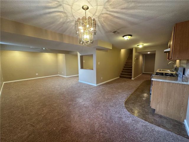 1103 SW Stonecreek Drive, Blue Springs, MO 64015