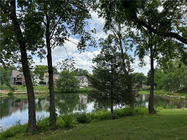 1103 SW Stonecreek Drive, Blue Springs, MO 64015