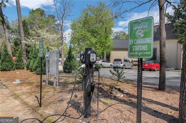 183 Triumph Drive NW, Atlanta, GA 30327