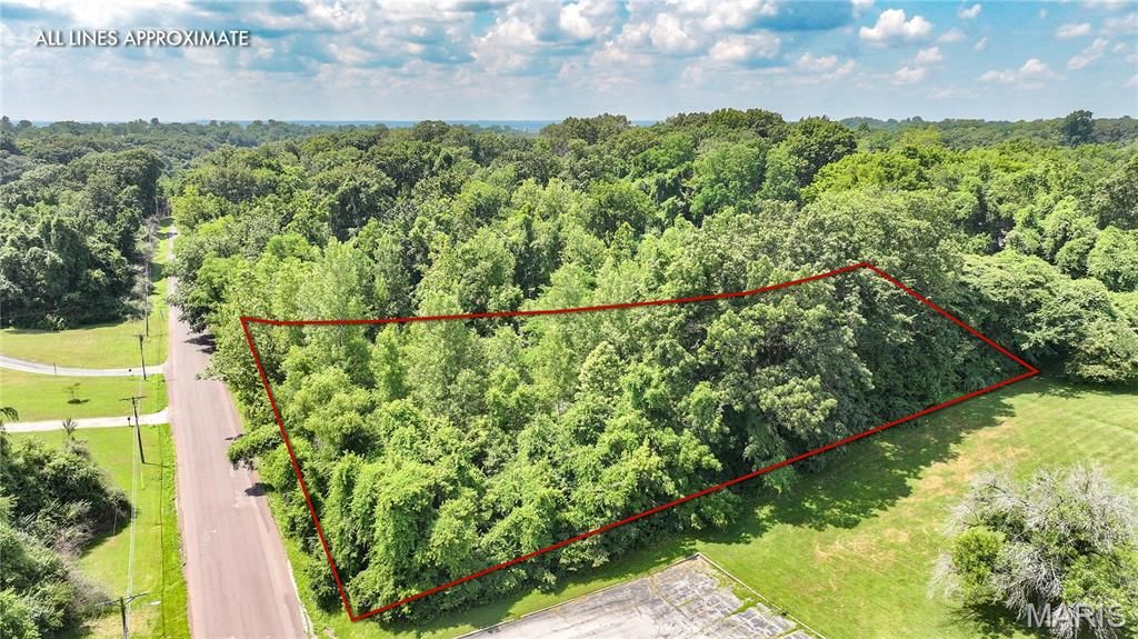 Image 1 of property listing at 2200 Henry Street, Alton, IL 62002