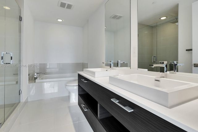 45 SW 9th St 1806, Miami, FL 33130