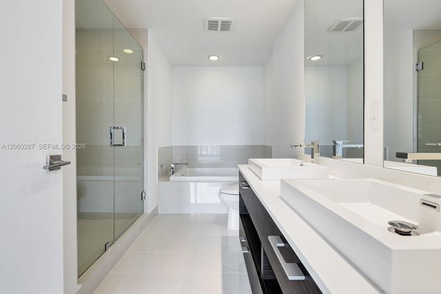 45 SW 9th St 1806, Miami, FL 33130