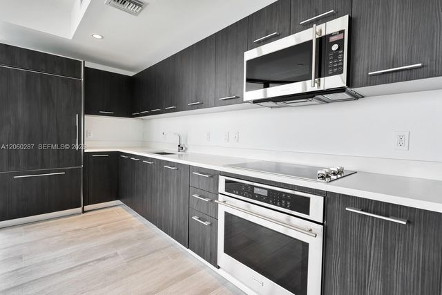 45 SW 9th St 1806, Miami, FL 33130