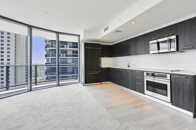 45 SW 9th St 1806, Miami, FL 33130