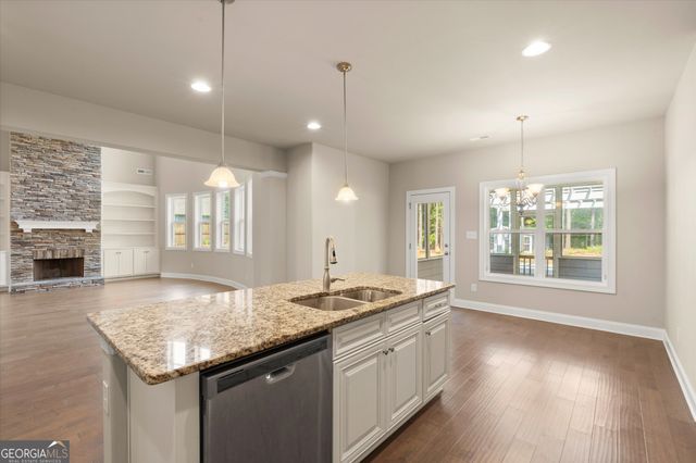 102 Gracie Gardens Court, Newnan, GA 30263