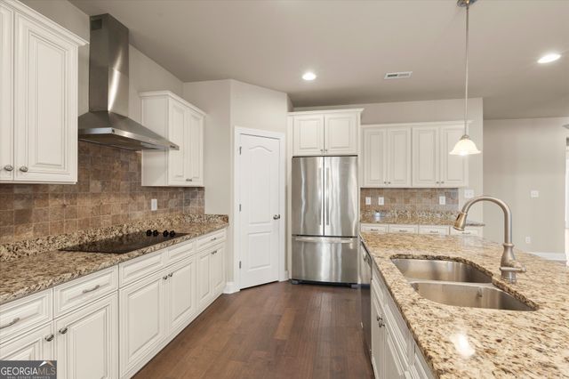 102 Gracie Gardens Court, Newnan, GA 30263