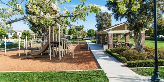 1407 Williamsburg St Street, Tustin, CA 92782