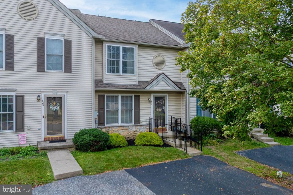 322 BANYAN CIRCLE DR, Lancaster, PA 17603