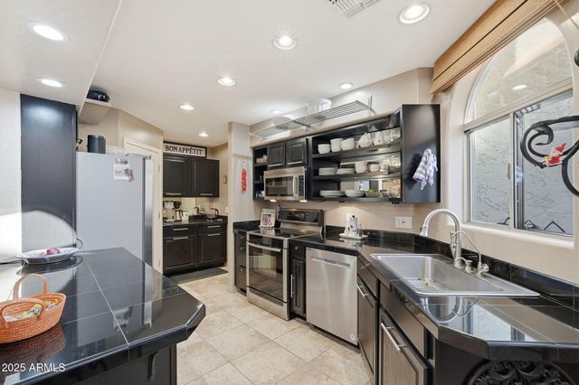 8762 E Sandtrap Court, Gold Canyon, AZ 85118