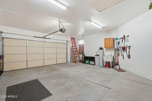 8762 E Sandtrap Court, Gold Canyon, AZ 85118