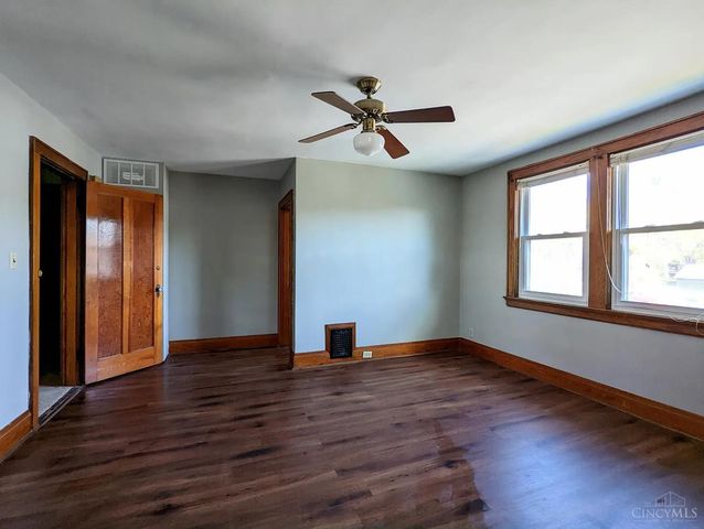 64 E Mitchell Avenue, St Bernard, OH 45217