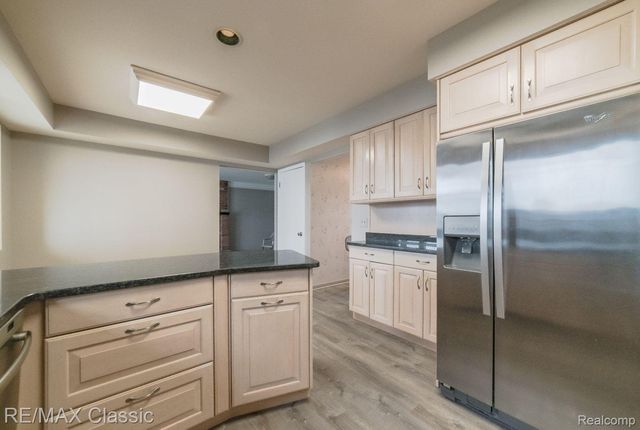 1587 Three Lakes Drive, Troy, MI 48085