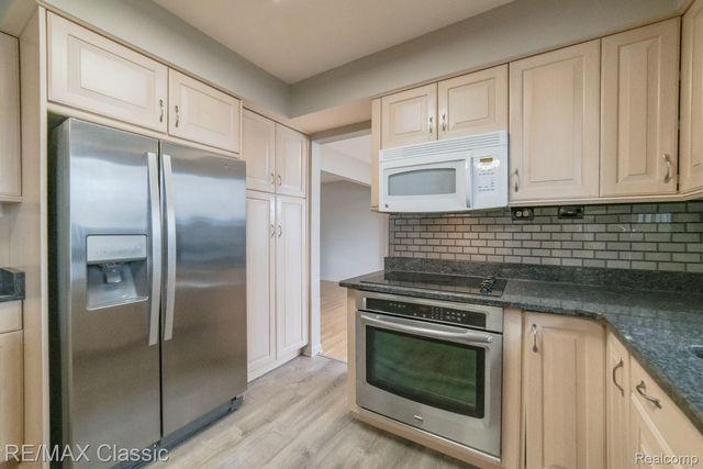 1587 Three Lakes Drive, Troy, MI 48085