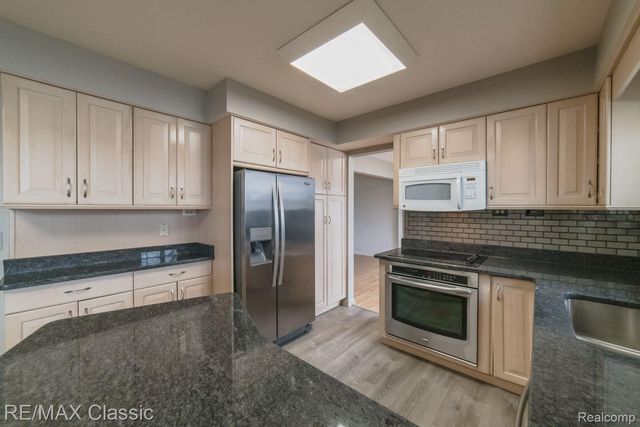 1587 Three Lakes Drive, Troy, MI 48085