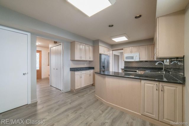 1587 Three Lakes Drive, Troy, MI 48085