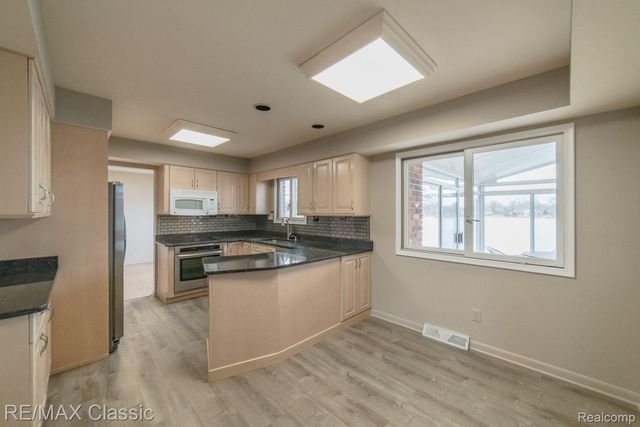 1587 Three Lakes Drive, Troy, MI 48085