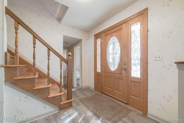 1587 Three Lakes Drive, Troy, MI 48085