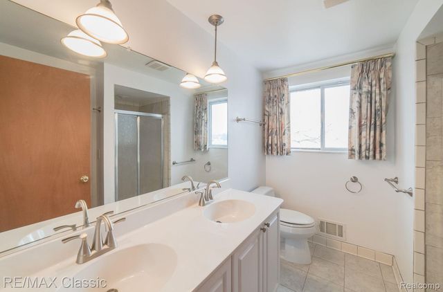 1587 Three Lakes Drive, Troy, MI 48085