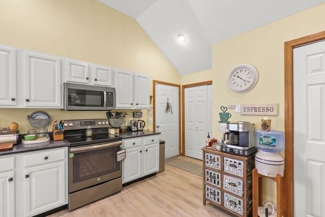 184 Monhegan Rd, Falmouth, MA 02536