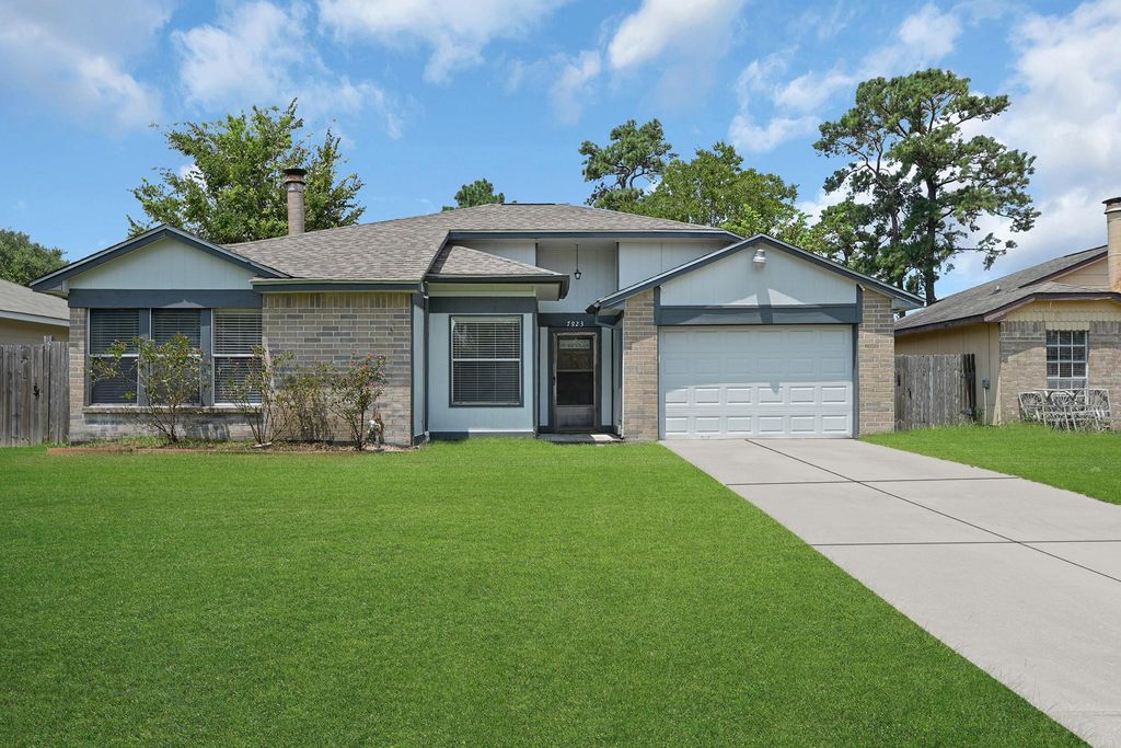 7823 Eastern Bluebird Drive, Humble, TX 77396