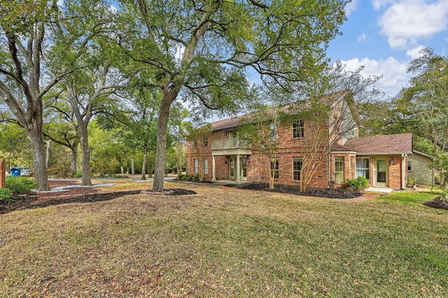 205 E 11th ST, Elgin, TX 78621
