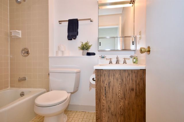 800 Bearses Way 2ED, Barnstable, MA 02601