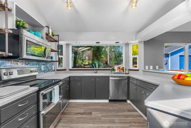 3902 Larchmont Avenue NE, Tacoma, WA 98422