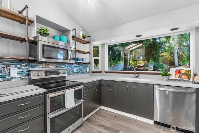 3902 Larchmont Avenue NE, Tacoma, WA 98422