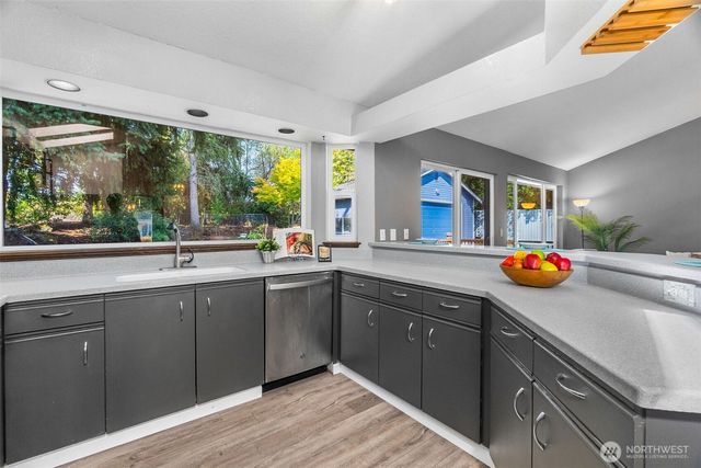 3902 Larchmont Avenue NE, Tacoma, WA 98422
