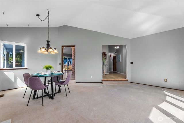 3902 Larchmont Avenue NE, Tacoma, WA 98422