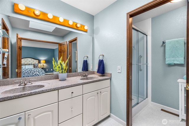 3902 Larchmont Avenue NE, Tacoma, WA 98422