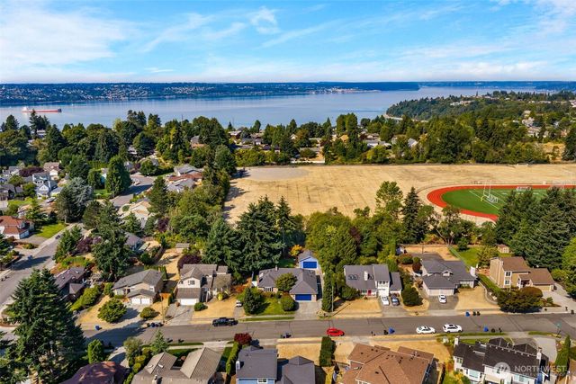 3902 Larchmont Avenue NE, Tacoma, WA 98422