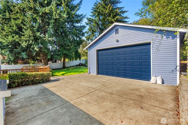 3902 Larchmont Avenue NE, Tacoma, WA 98422