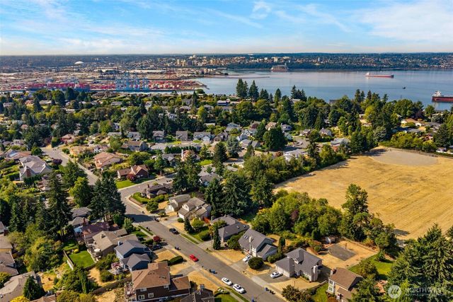 3902 Larchmont Avenue NE, Tacoma, WA 98422