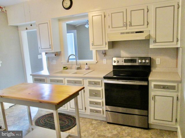 2248 READING AVE, Reading, PA 19609