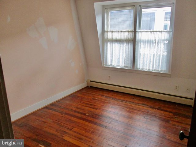 2248 READING AVE, Reading, PA 19609