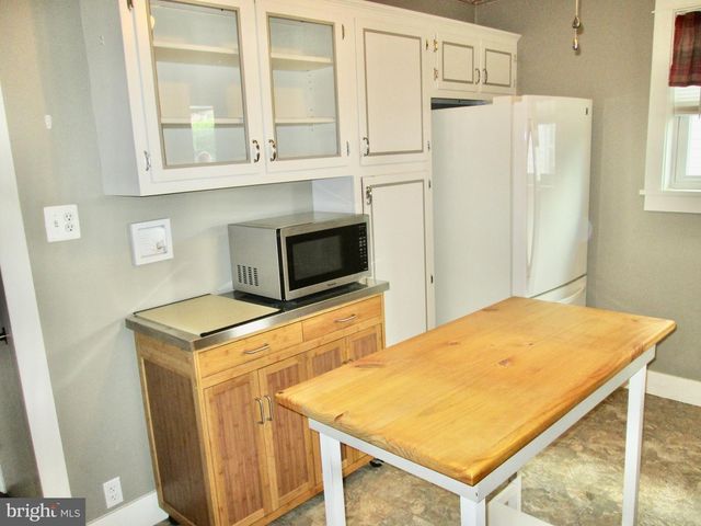 2248 READING AVE, Reading, PA 19609