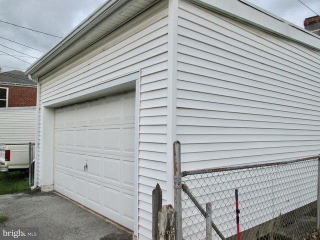 2248 READING AVE, Reading, PA 19609