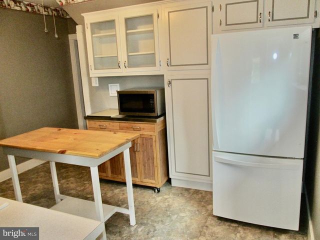 2248 READING AVE, Reading, PA 19609